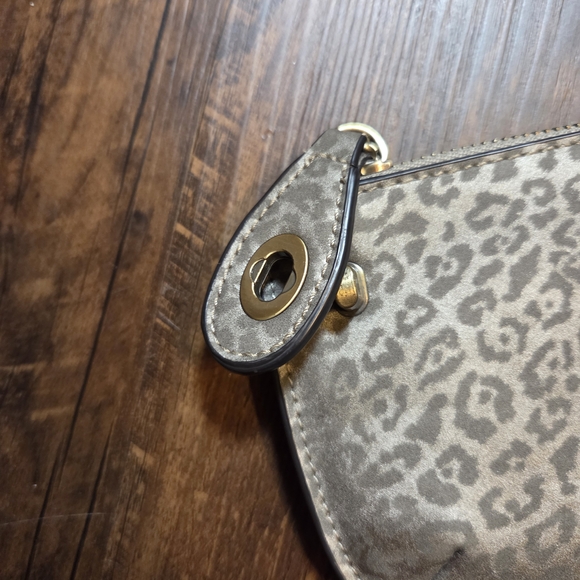 Leopard Print Tan Women's Wristlet Joy Susan - Picture 2 of 6